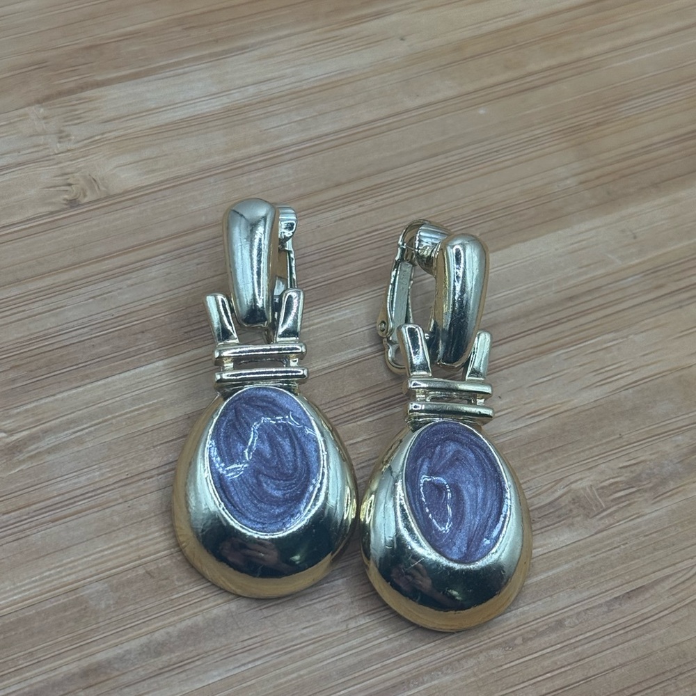 VINTAGE 90s Elegant Gold tone metal‎ and Purple enamel Earrings
